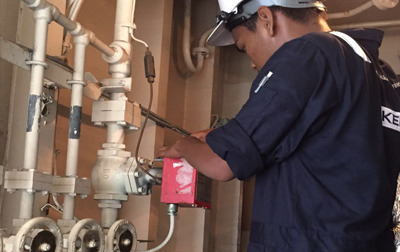 Servicing Inflatable Liferaft 02